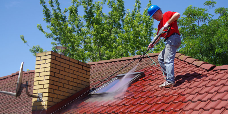 House roof cleaning with pressure tool