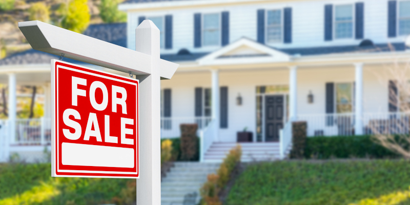 3 Reasons to Hire an Exterior House Washing Service Before Putting Your Home on the Market